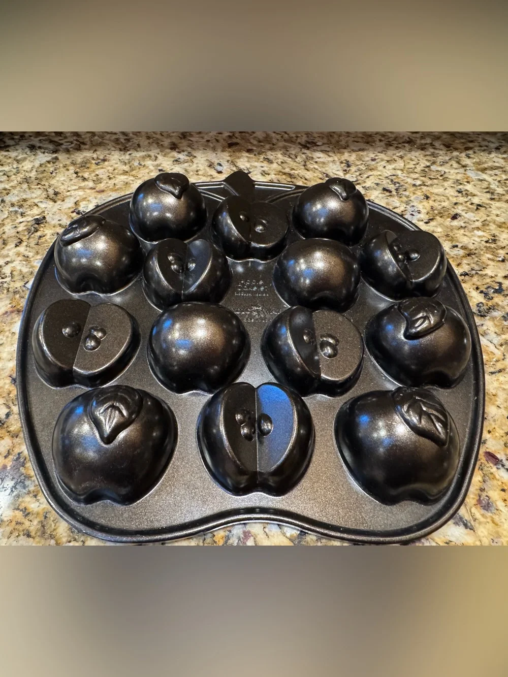 Nordic ware Apple-Shaped Cast Aluminum Apple Cakelet Muffin Pan: Made in USA 🇺🇸